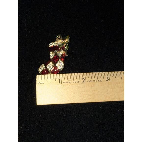 Vintage Christmas stocking brooch enamel and rhinestone gold tone Monet - Picture 6 of 7